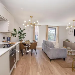 Crescent Court Modern And Luxurious Apartment